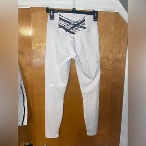 Fabletics White PowerHold Leggings Size Small
